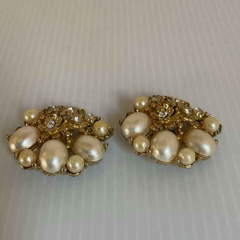 Vintage Gold Tone Faux Pearl Rhinestone Cluster Clip On Earrings Statement - Picture 4 of 7